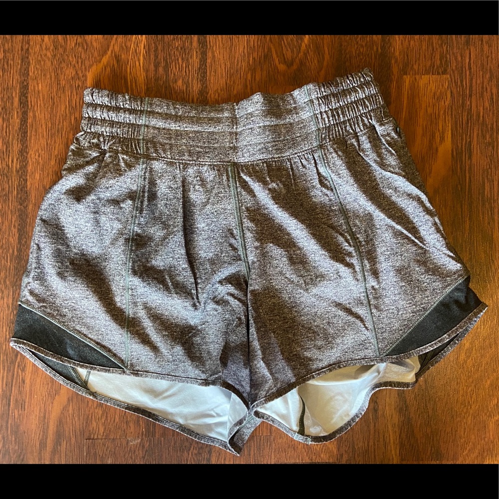 LULULEMON HOTTY HOT SHORTS SIZE 4